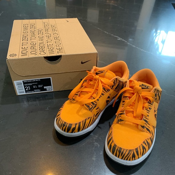 Nike Dunks Orange/Black Tiger Size 2.5 Little Kids - Picture 4 of 6